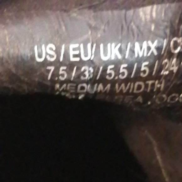 Kenneth Cole Reaction Womens Cameron Chelsea Sneakers Burgundy Pull On‎ 7.5M - Picture 9 of 9